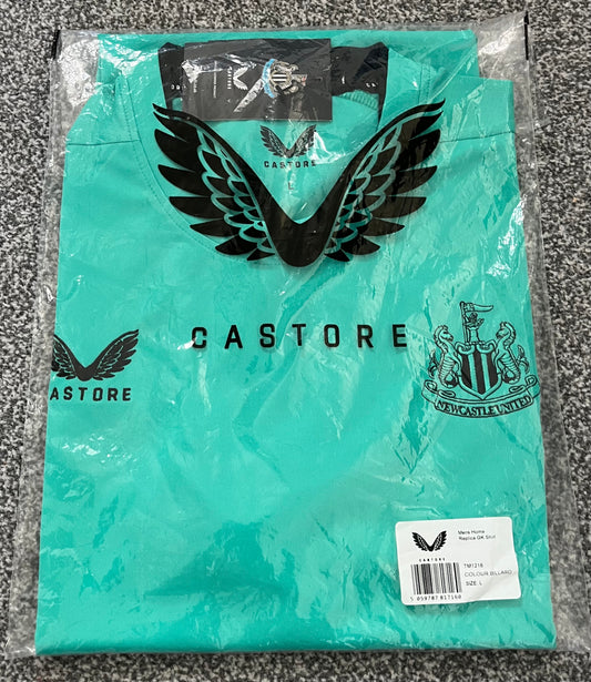 Newcastle GK Shirt 2022/23 Large